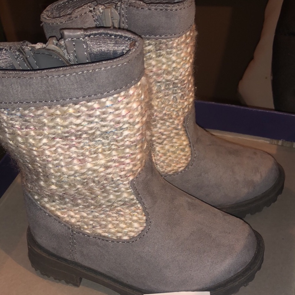 Girls Size 5 Gray Boots - New in Box!